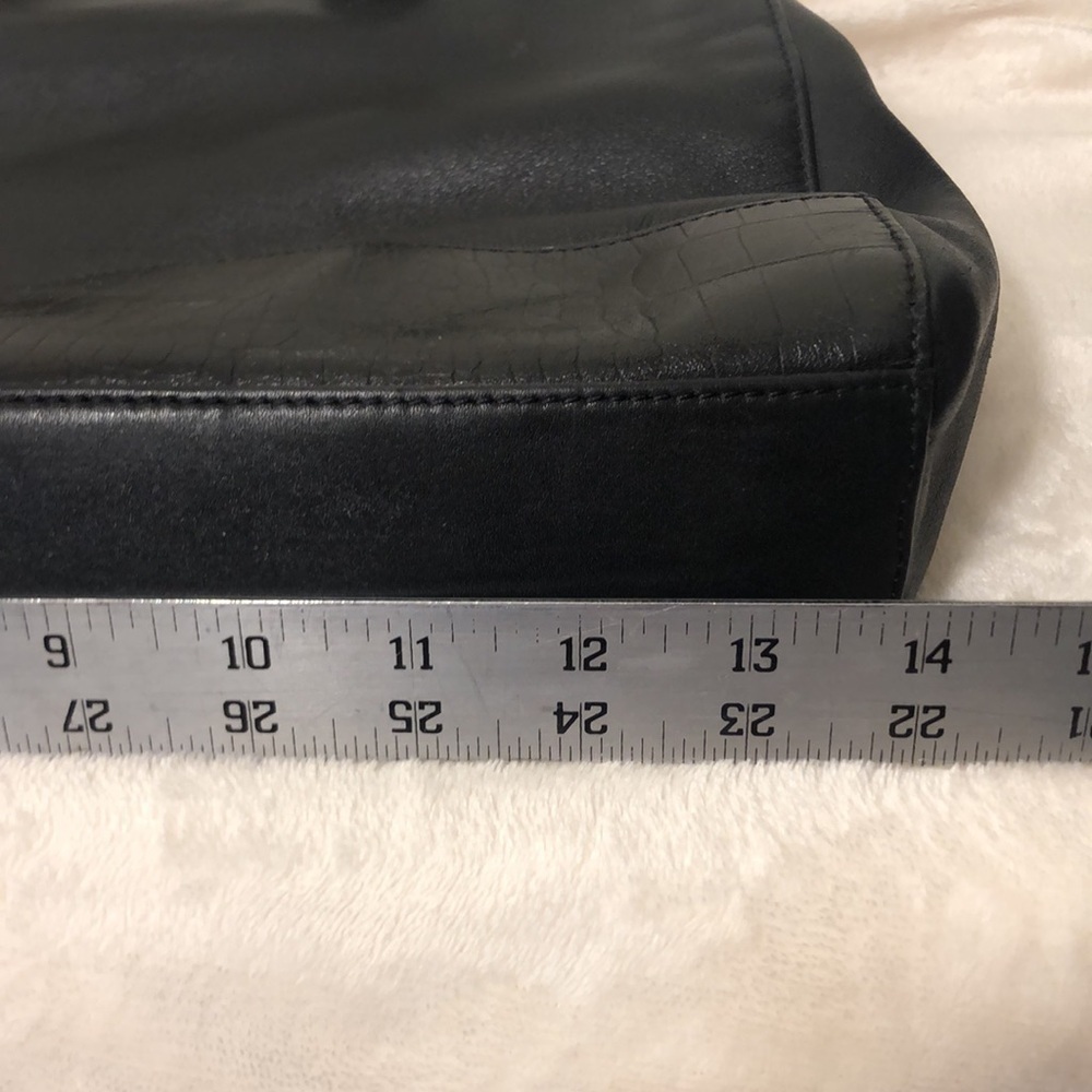 ETIENNE AIGNER VINTAGE BLACK LEATHER CROSSBODY 15" X 7" X 2 1/2" PREWORN - Picture 12 of 16